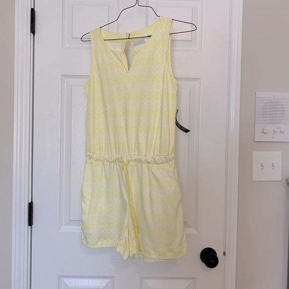 NWT NY & Company Yellow Romper, Sz XS - Picture 1 of 9
